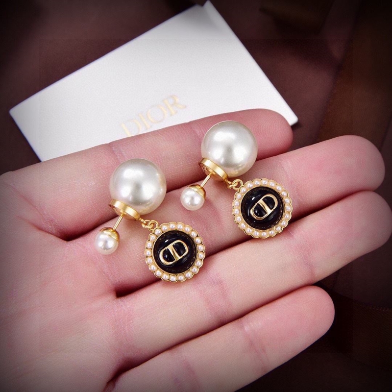 chr1st1an D10r earrings